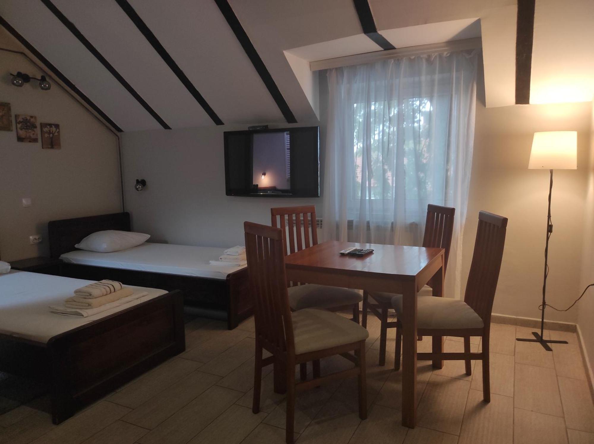 Apartments & Accommodation Stojic โนวีซาด ภายนอก รูปภาพ